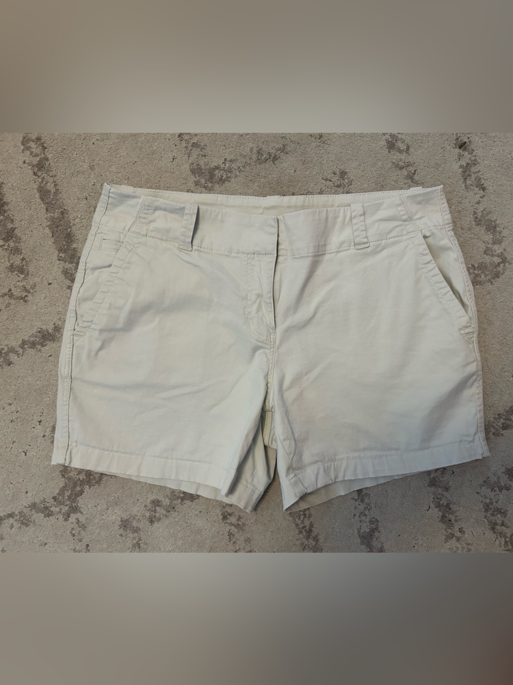 Vineyard Vines Women's Flat-Front Shorts in Light Cream